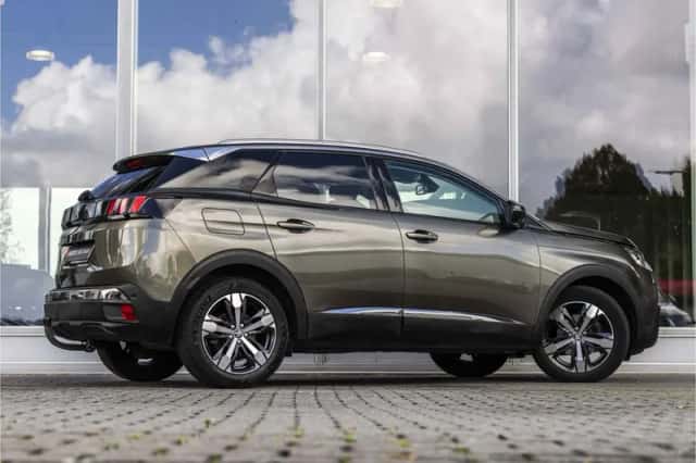 Peugeot 3008 (2019) thumbnail 3