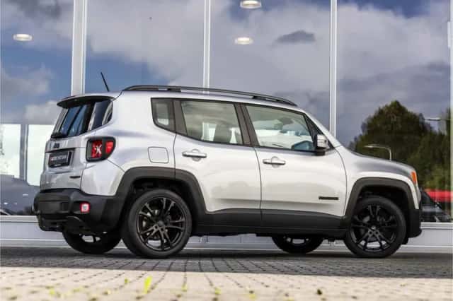 Jeep Renegade (2016) thumbnail 3