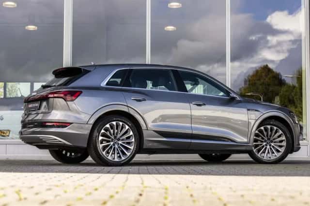 Audi e-tron (2019) thumbnail 3