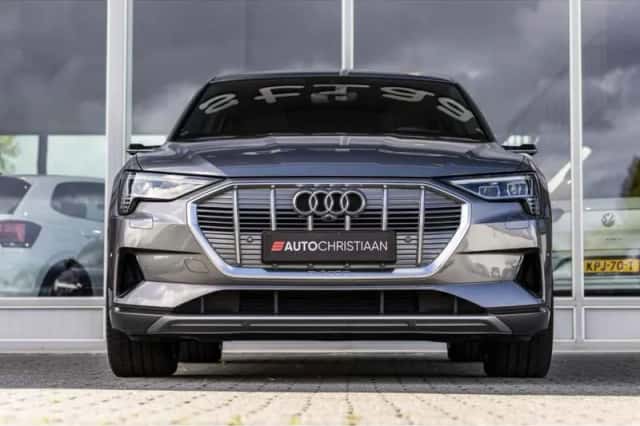 Audi e-tron (2019) thumbnail 4
