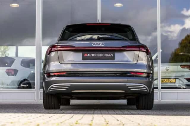 Audi e-tron (2019) thumbnail 5
