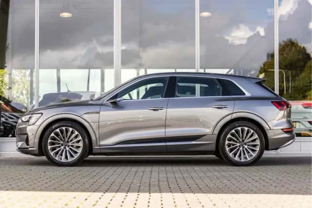 Audi e-tron (2019) thumbnail 6