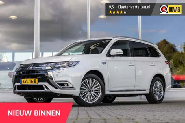 Mitsubishi Outlander (2019) thumbnail 2