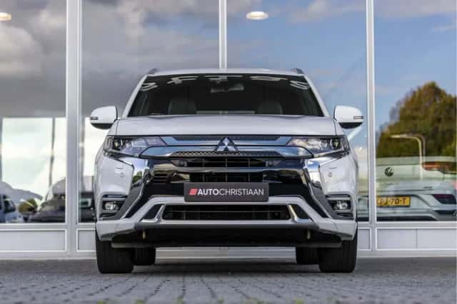 Mitsubishi Outlander (2019) thumbnail 4