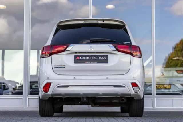 Mitsubishi Outlander (2019) thumbnail 5