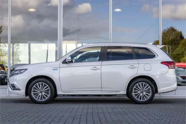 Mitsubishi Outlander (2019) thumbnail 6