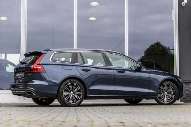 Volvo V60 (2019) thumbnail 3