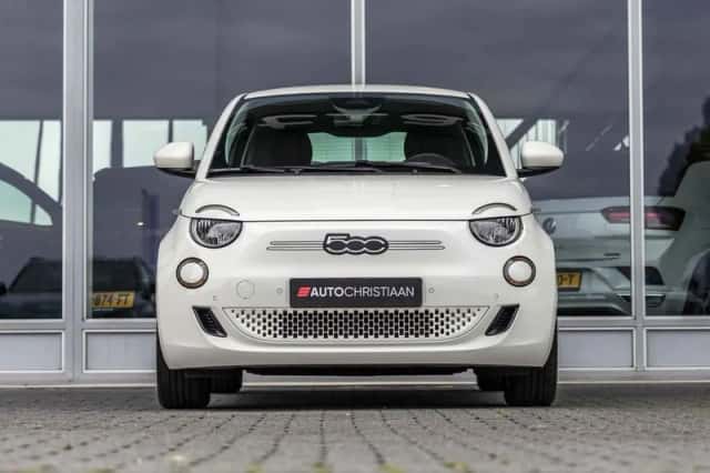 Fiat 500 (2023) thumbnail 4