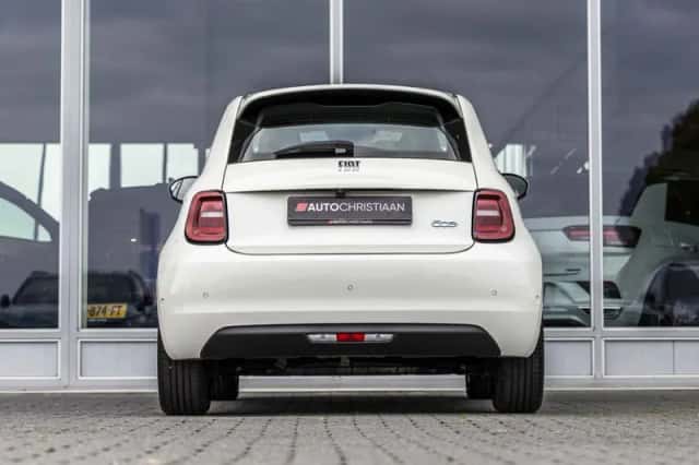 Fiat 500 (2023) thumbnail 5