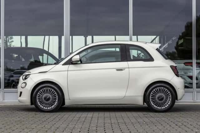 Fiat 500 (2023) thumbnail 6