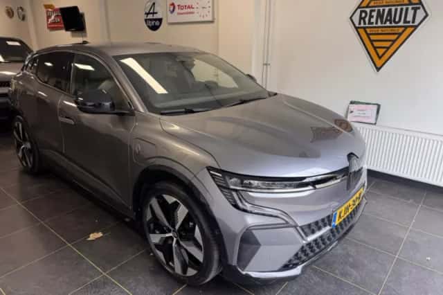 Renault Mégane E-Tech (2023) thumbnail 1