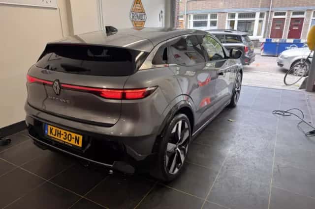 Renault Mégane E-Tech (2023) thumbnail 2
