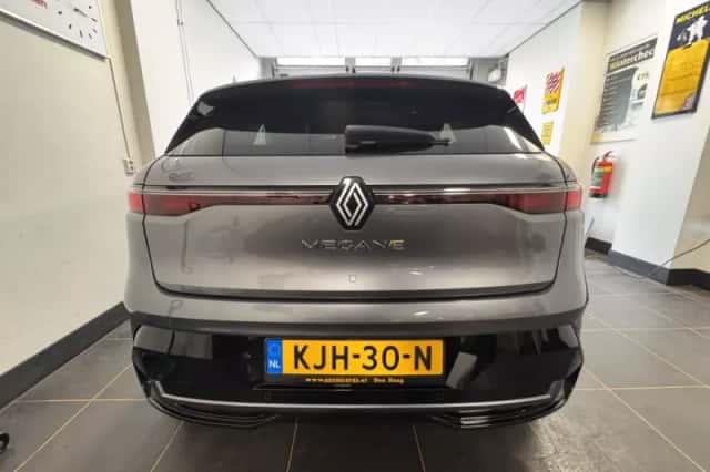 Renault Mégane E-Tech (2023) thumbnail 3