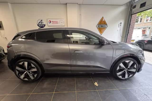 Renault Mégane E-Tech (2023) thumbnail 4