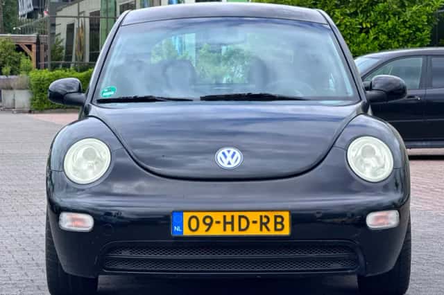 Volkswagen New Beetle (2001) thumbnail 4