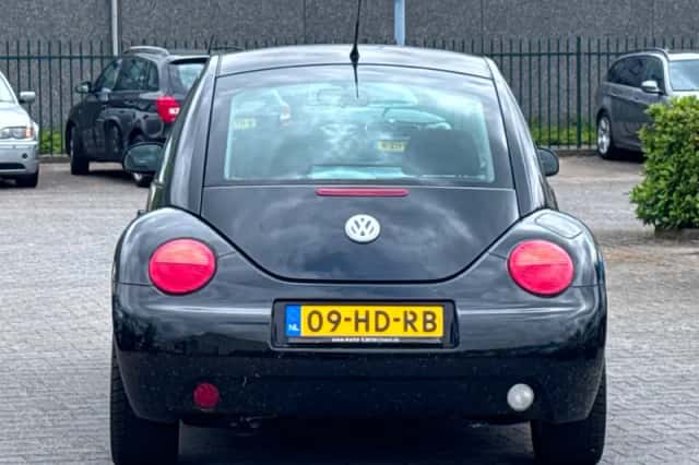 Volkswagen New Beetle (2001) thumbnail 6