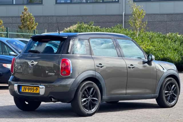 MINI Countryman (2011) thumbnail 2