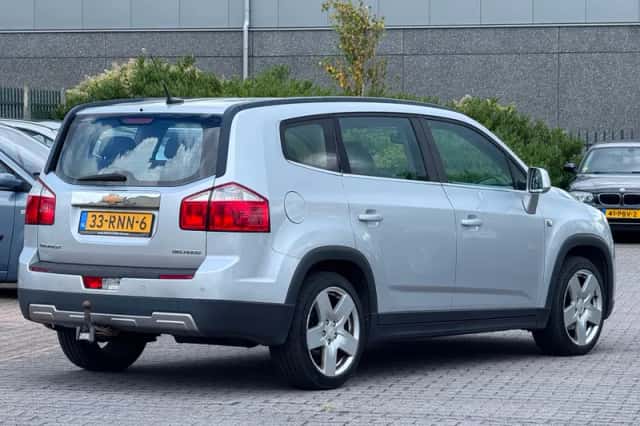 Chevrolet Orlando (2011) thumbnail 2