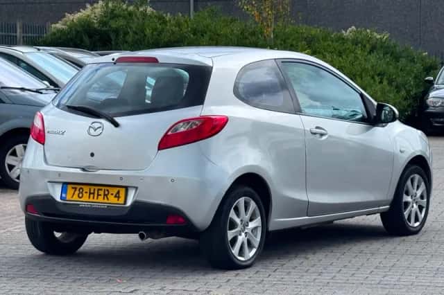 Mazda 2 (2008) thumbnail 2