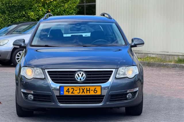 Volkswagen Passat (2009) thumbnail 3