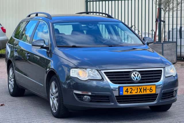 Volkswagen Passat (2009) thumbnail 4