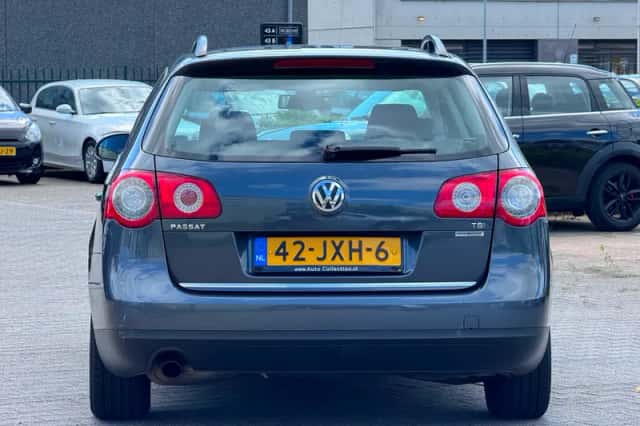 Volkswagen Passat (2009) thumbnail 5
