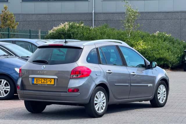 Renault Clio (2010) thumbnail 2