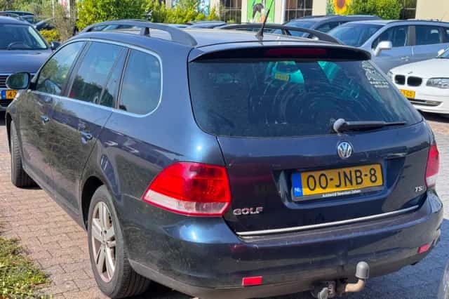 Volkswagen Golf (2009) thumbnail 3