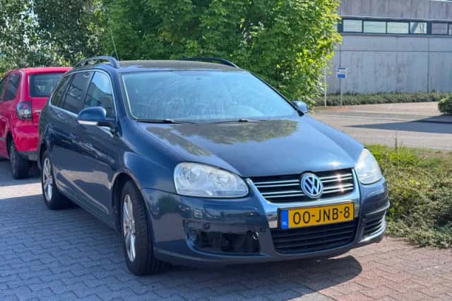 Volkswagen Golf (2009) thumbnail 4