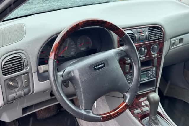 Volvo V40 (1998) thumbnail 2