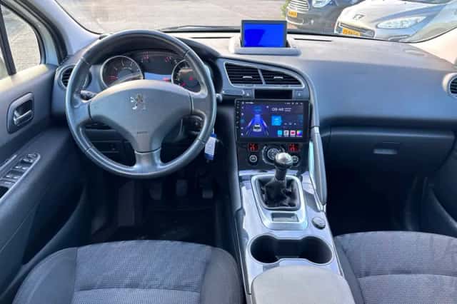 Peugeot 3008 (2009) thumbnail 3
