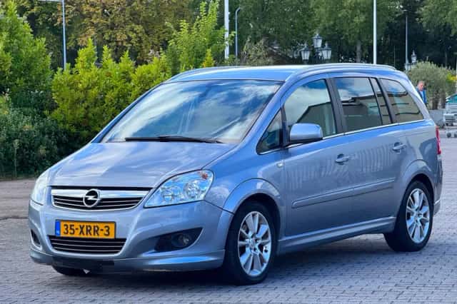Opel Zafira (2011) thumbnail 1