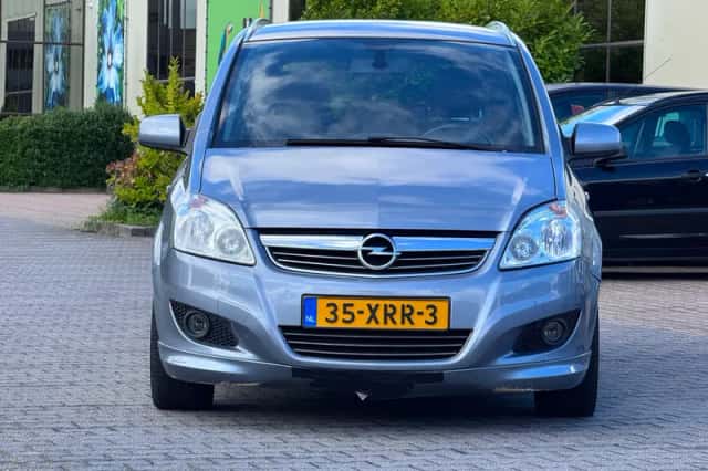 Opel Zafira (2011) thumbnail 3