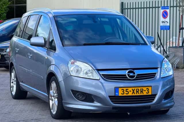 Opel Zafira (2011) thumbnail 4