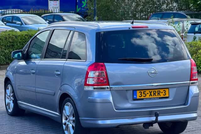 Opel Zafira (2011) thumbnail 6