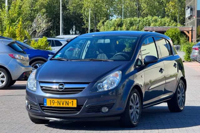 Opel Corsa (2010) thumbnail 1
