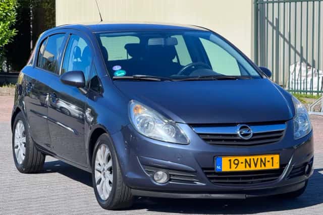 Opel Corsa (2010) thumbnail 4