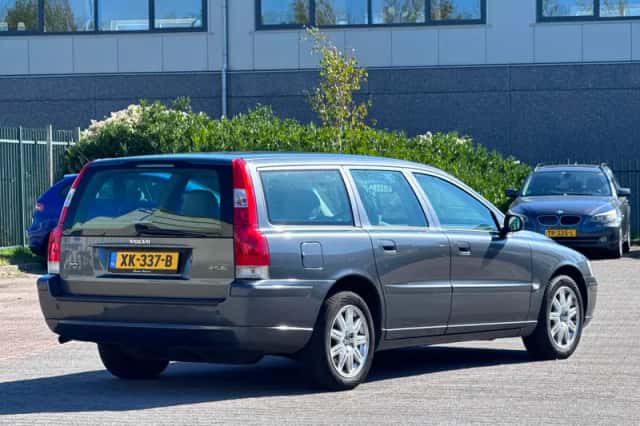 Volvo V70 (2006) thumbnail 2