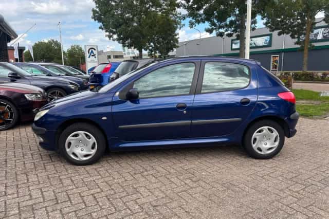 Peugeot 206 (2001) thumbnail 6
