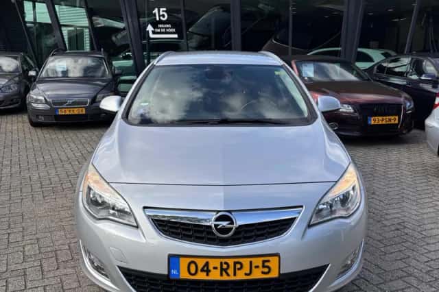 Opel Astra (2011) thumbnail 4
