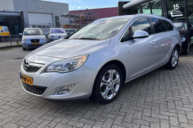 Opel Astra (2011) thumbnail 5