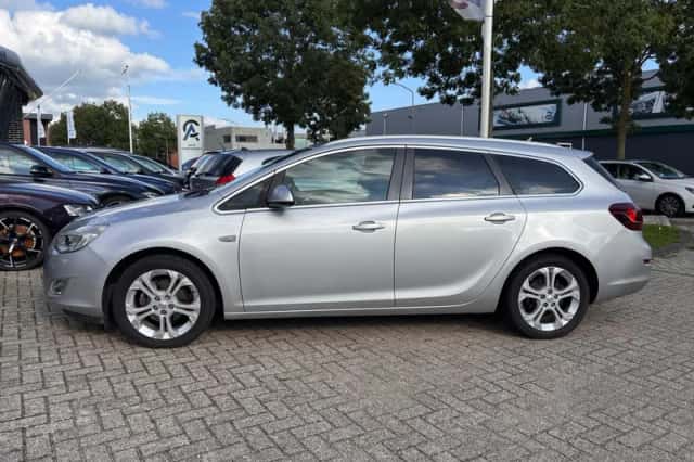 Opel Astra (2011) thumbnail 6