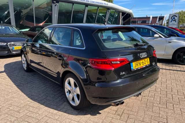 Audi A3 (2016) thumbnail 3