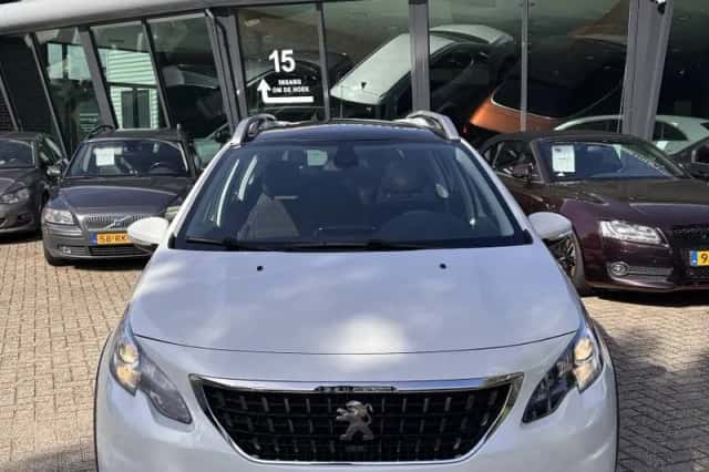 Peugeot 2008 (2019) thumbnail 4