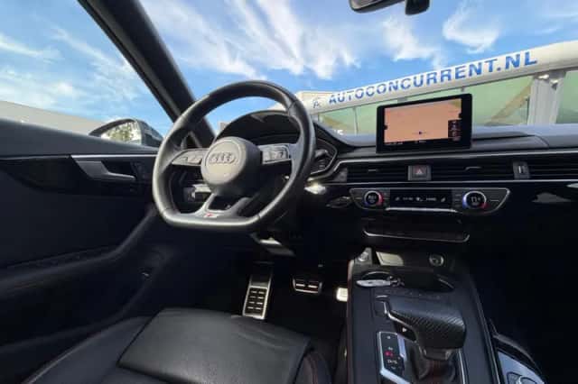 Audi A4 (2019) thumbnail 2