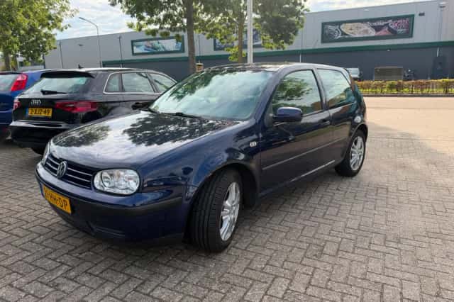 Volkswagen Golf (2001) thumbnail 2