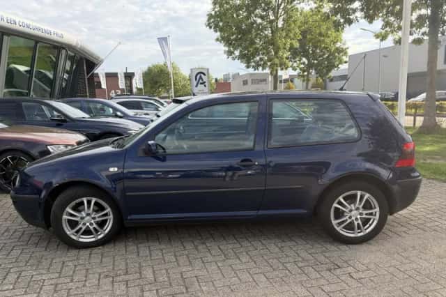 Volkswagen Golf (2001) thumbnail 4