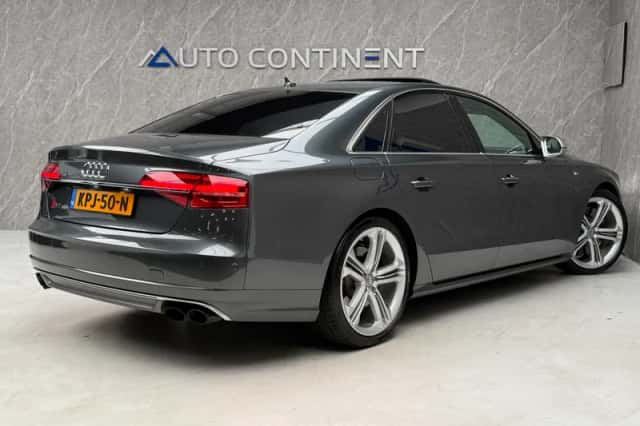 Audi S8 (2015) thumbnail 2