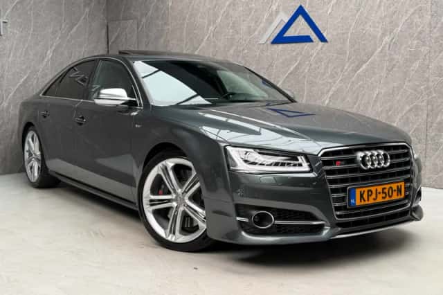 Audi S8 (2015) thumbnail 3