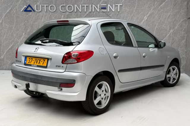 Peugeot 206 (2009) thumbnail 2